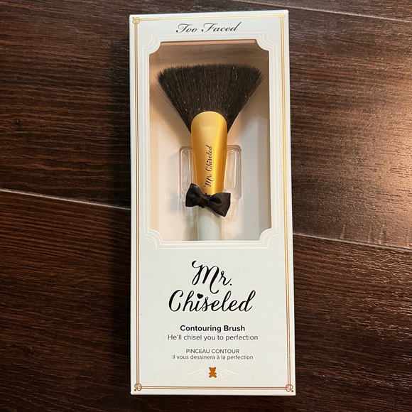 Too faced contouring  brush - Picture 2 of 5